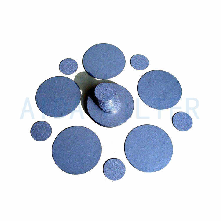 Efficient metal powder sintering filter disc for gas and liquid purification