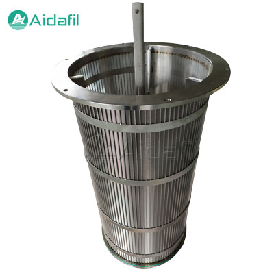 Self-cleaning filter element